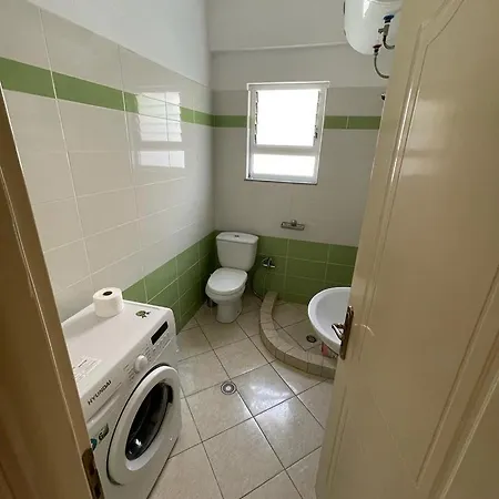 Saranda Apartment Holiday Home شقة ساراندا